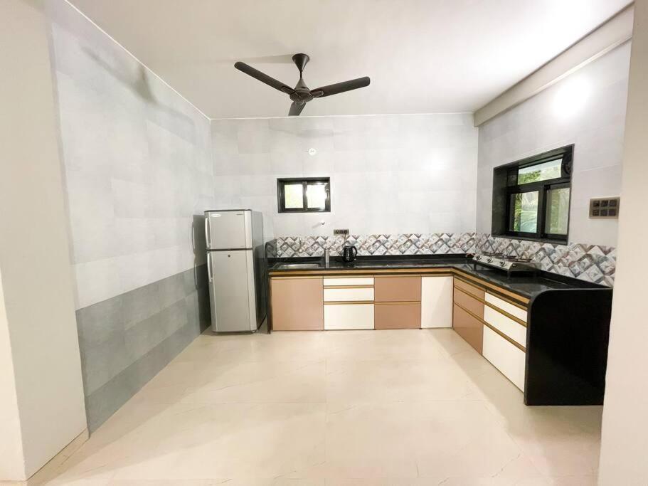 Corner House, Lonavla By Meheru-4 Bhk Villa With Pool Exterior photo