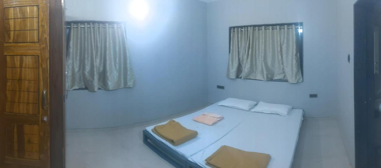 Corner House, Lonavla By Meheru-4 Bhk Villa With Pool Exterior photo